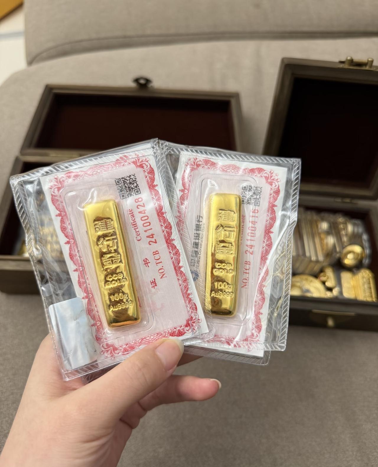昨晚的金价，
看得我气打就一处来！

8月27日，金价从999直接猛跌到现在的9