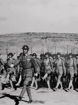 1941年，黄埔军校西安分校的学员在陕西潼关训练。