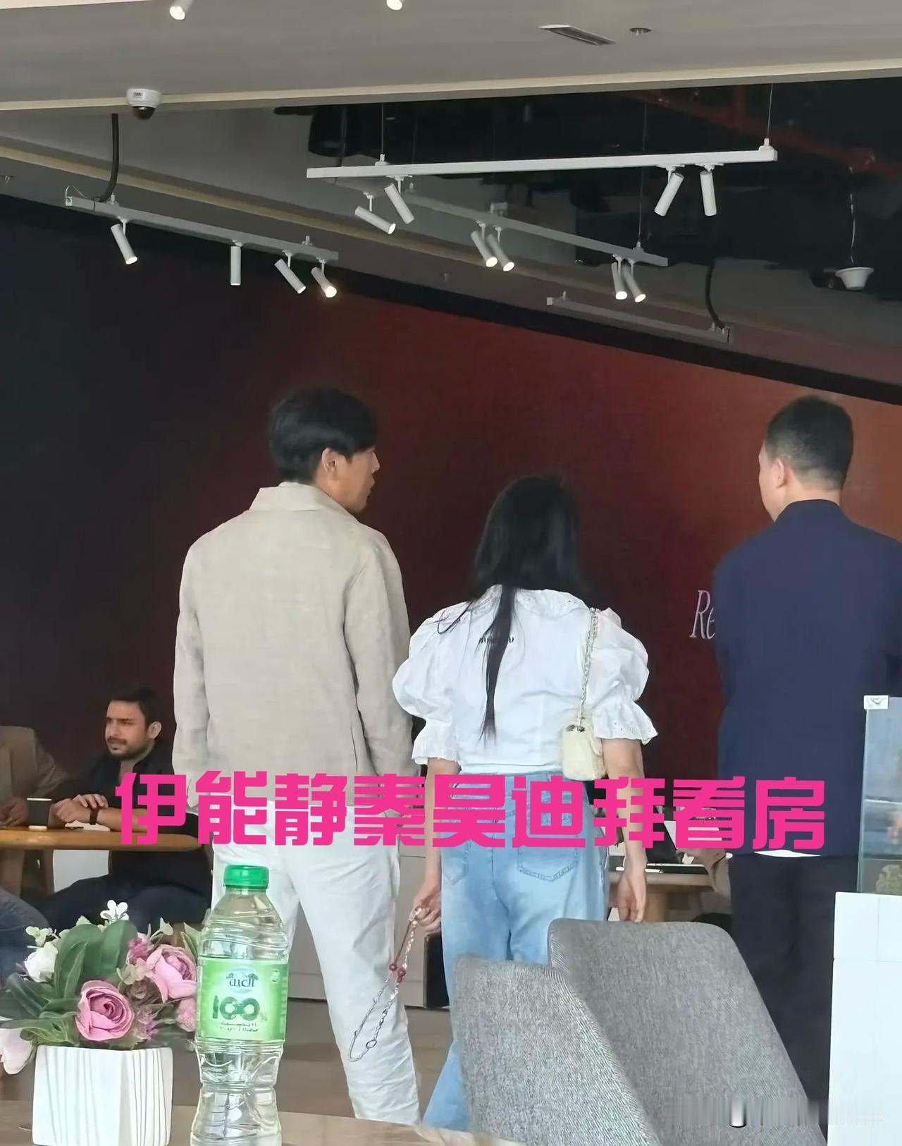 近日，伊能静一家人一直在迪拜度假。他们还去看了迪拜当地的房产，夫妻俩可能是想在迪