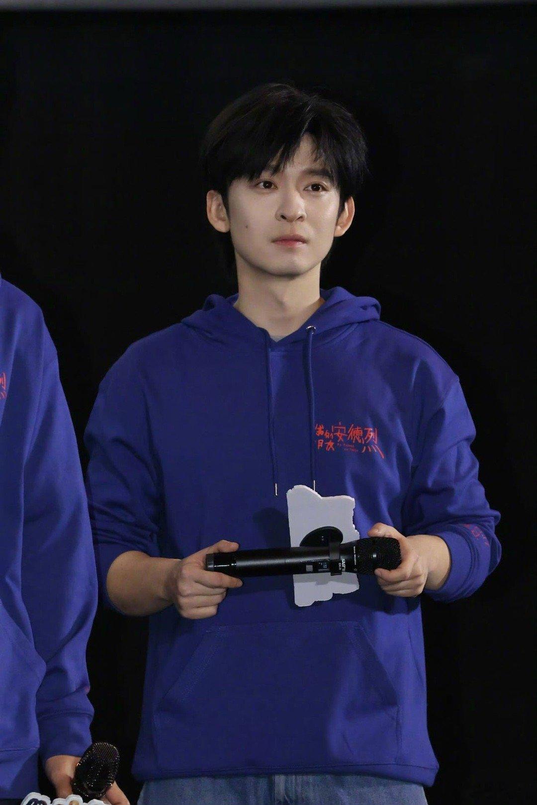 但凡韩昊霖多问董子健一句 在网上看到一句话 是说我们期待一部电影能够涵盖所有的议