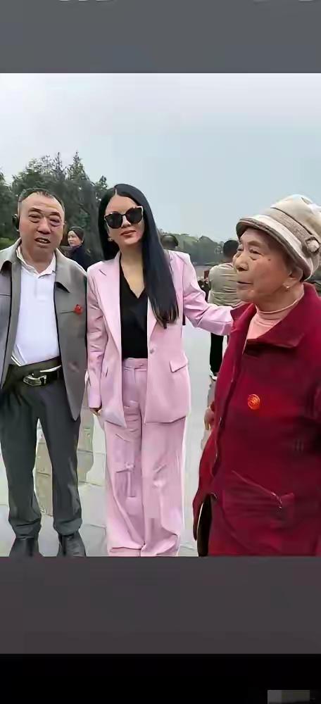 李湘这半年瘦那么多，真是让人惊掉下巴！有人说她是吃了超级P57，这东西能天然安全