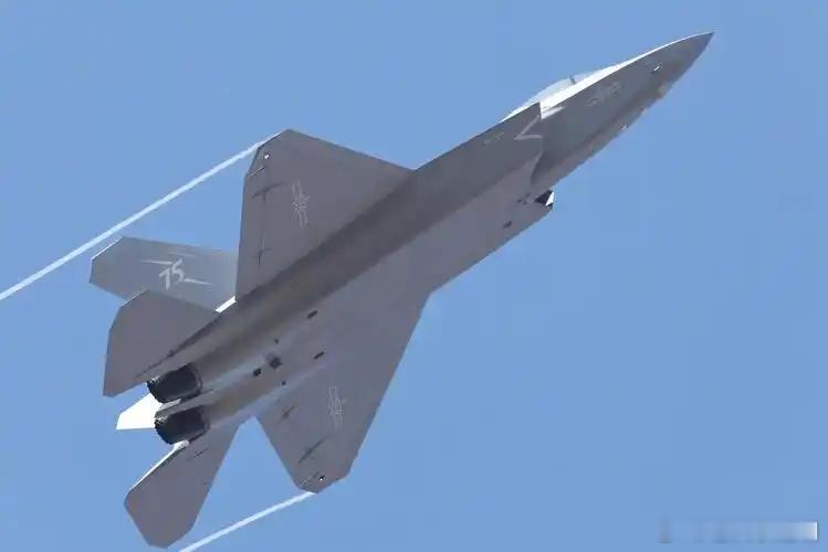 空军[超话]烽火问鼎计划 中国空军已正式将歼-35A命名为‘云龙’‌，该命名延续