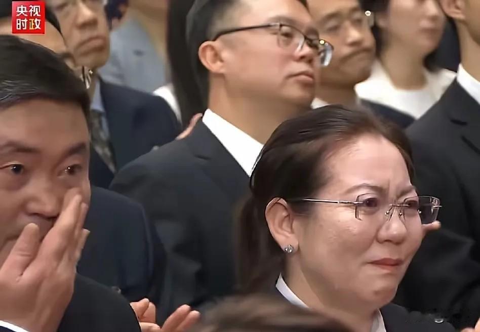 该段落拍到的画面效果很好，并且很有感情色彩、很形象地表现出来。

一开始认为只有