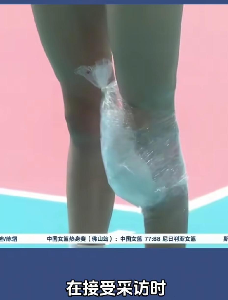 亚锦赛决赛前87天，吴梦洁的左膝受了重伤。
 
5月26日，漳州集训基地，队内对