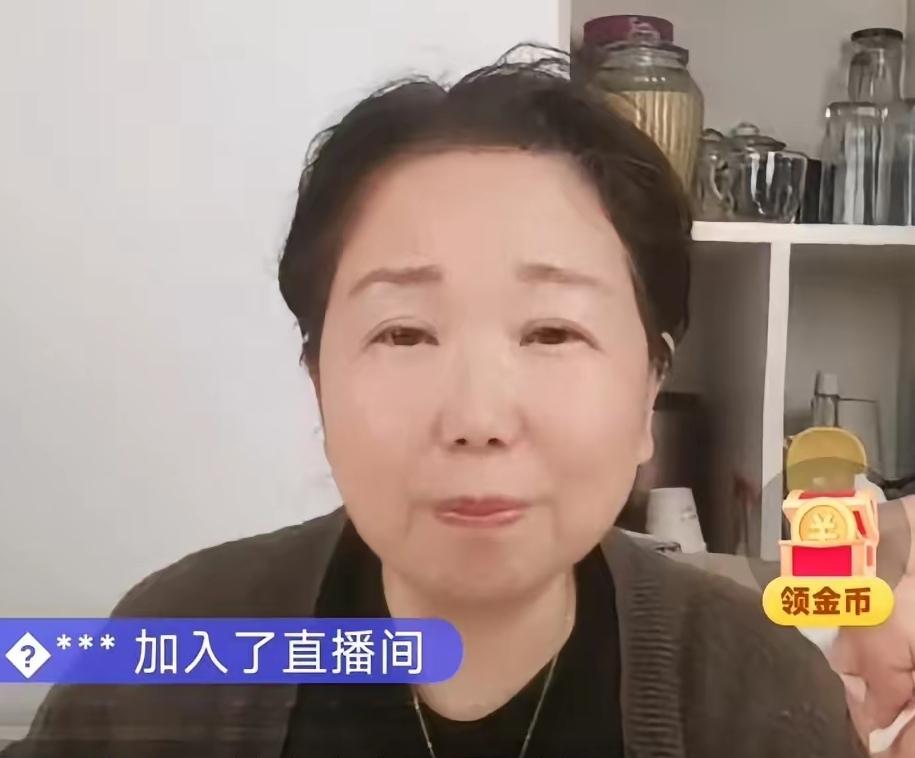 老杜说，有网友议论我给策策治病，就拿了一万元钱，怎么可能呢？这一万元钱，是我还没