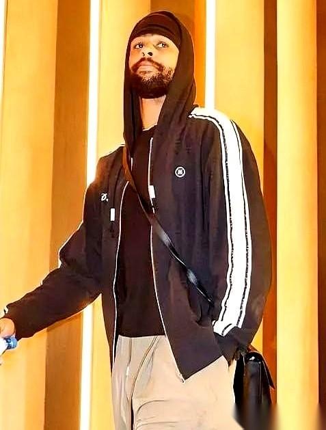 杀人诛心，大概就是这样了。
基德真的把拉塞尔摁死在了板凳上，一秒钟都不给。
连续