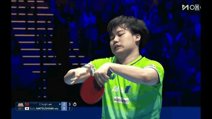 在被14亿骂和1亿人骂之间，张本智和选择了被15亿人骂。

张本智和效力日本，其