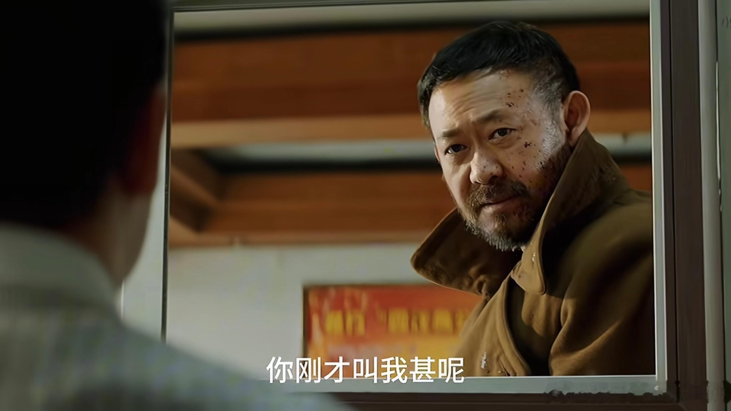 笑死，刷到一位网友找姜武合影，结果却在发帖时把姜文圈了出来，称赞其亲切随和。我真