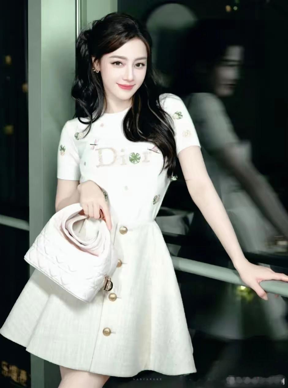 杨紫刚拿了视后，以为能压热巴一头谁知道冒出个《功夫女足》电影一般难出圈偏偏是星爷