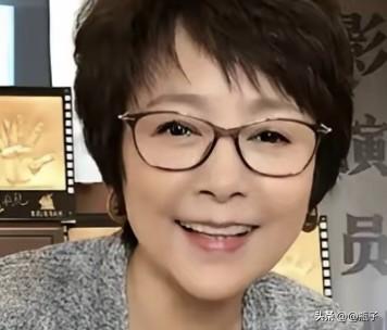 23岁的张瑜当年凭着一部《庐山恋》红了，如今她已经69岁了，奋斗了一生无儿无女，