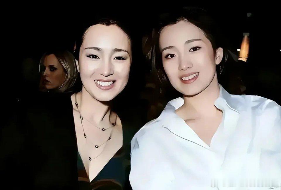 这哪是替身啊，纯纯双胞胎啊，亲姐妹都没有长这么像的吧 ​​​