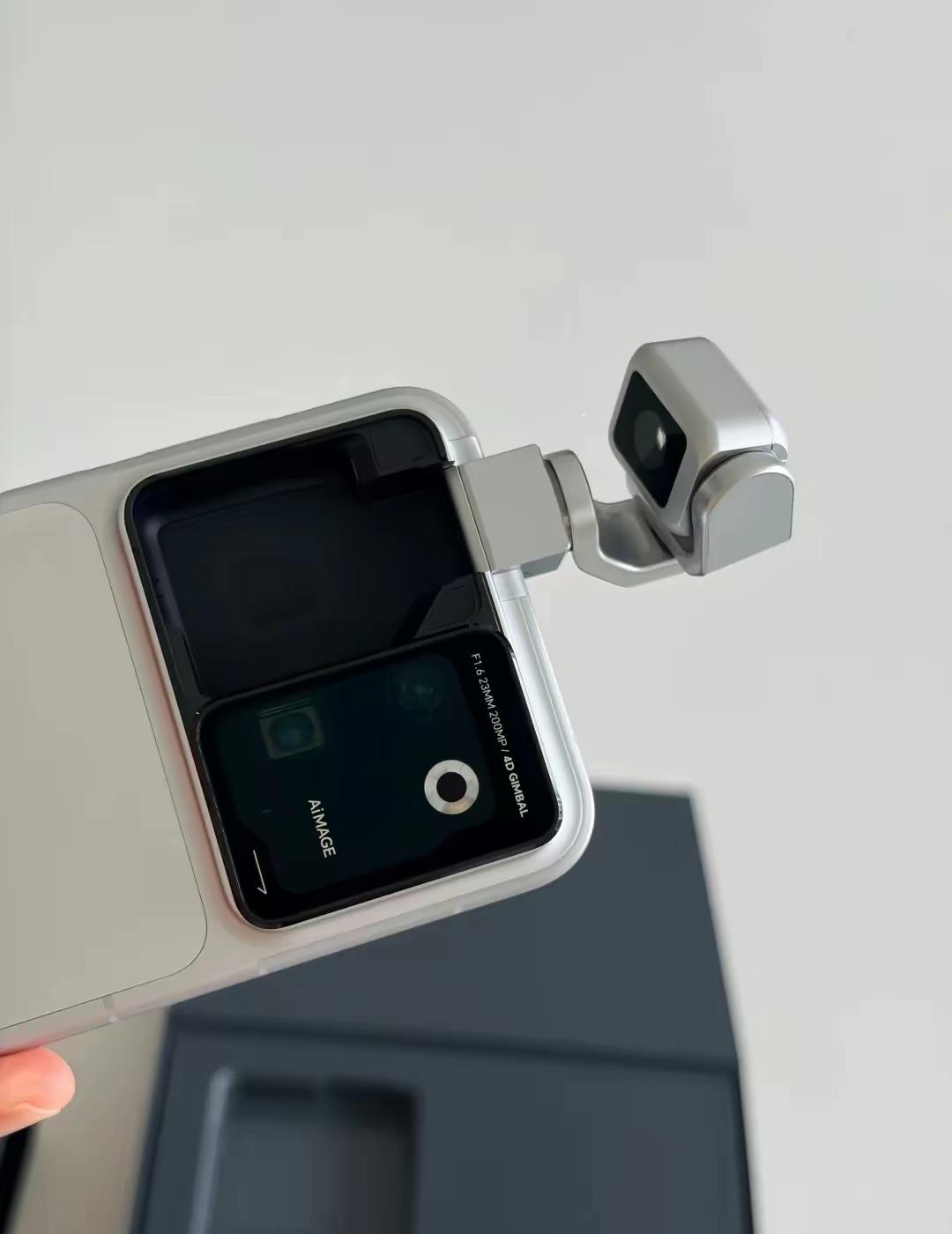 当我拿到Robot Phone真机的那一刻，才发现我完全误会了！

这机器比你想
