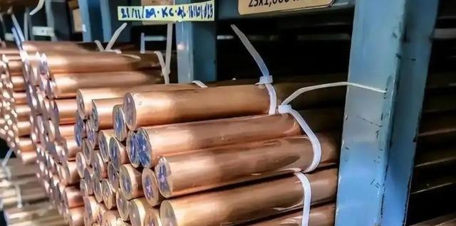 美国这次彻底蒙了，最近美国大量囤积了铜，把铜价炒上天去了，中国也不打算惯着美国，