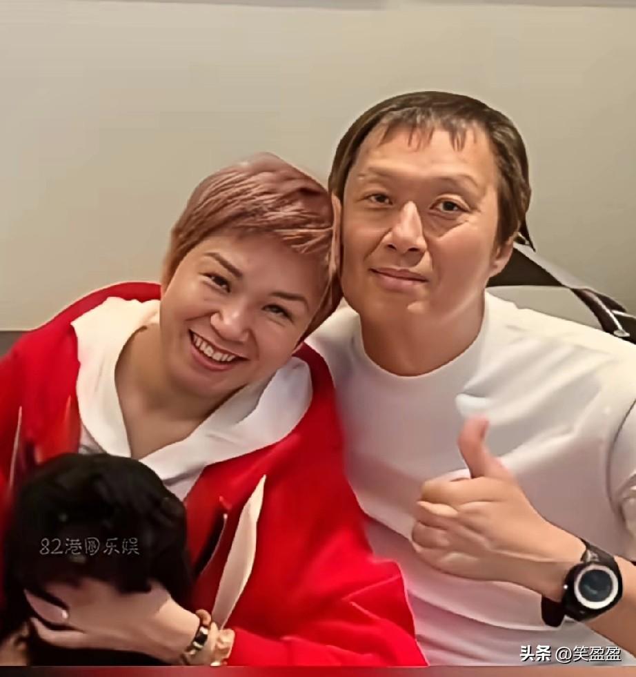 九十年代TVB“御用女二”崔嘉宝，曾是“银河十星”之一 。中学时期与许志安相恋九