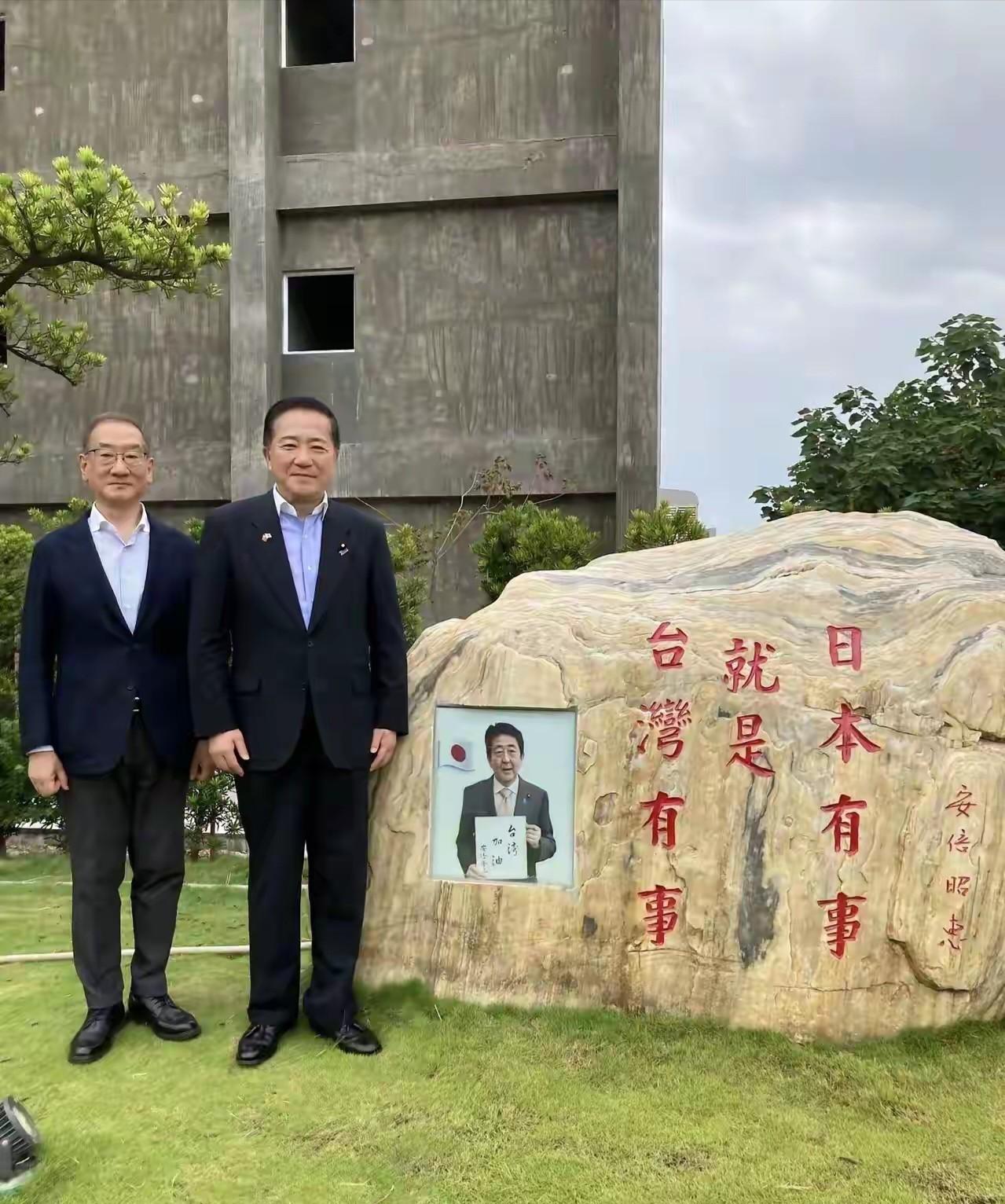 我建议，台湾一旦解放，要第一时间拆除这个公园，把这些汉奸抓起来，判它们重刑。