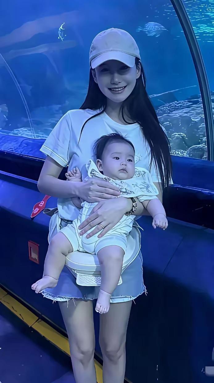 马筱梅确实还是很得瑟的。

毕竟，她给汪家生了这么一白白胖胖的大儿子。

看看汪