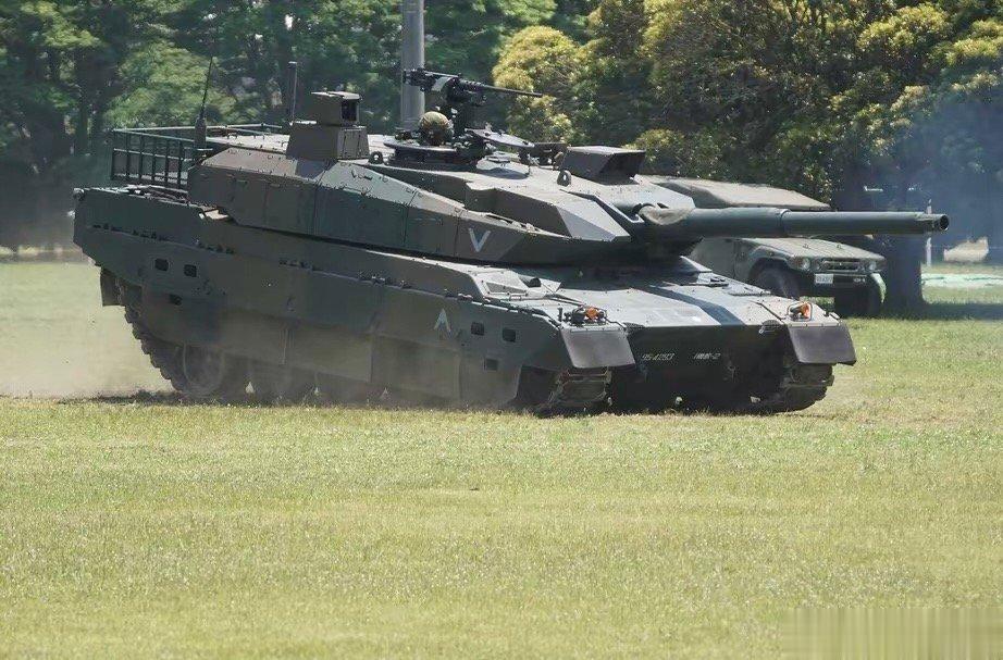 日本就是爱下跪，[喵喵]这是目前最夸张的液压悬挂，很适合地形复杂的狙击作战！不知