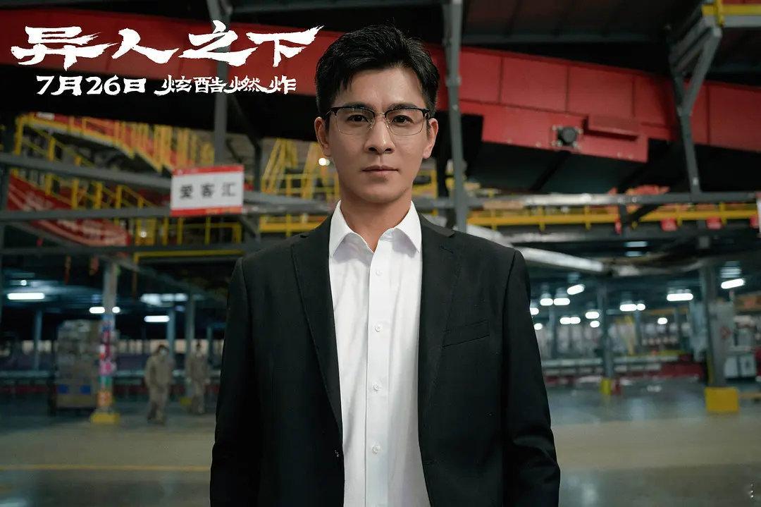 #晚安大小姐的风吹到了乔振宇#乔振宇的舞蹈首秀，虽然带着一丝不情愿的小表情，但那