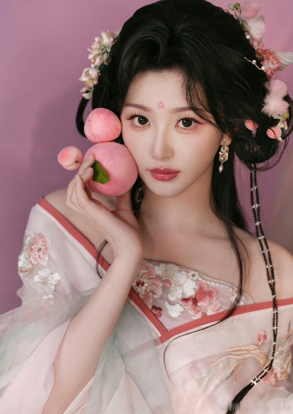 孔雪儿华流穿搭太夯了从改良国风到日常新中式，孔雪儿华流审美在线，自带少女娇俏与古