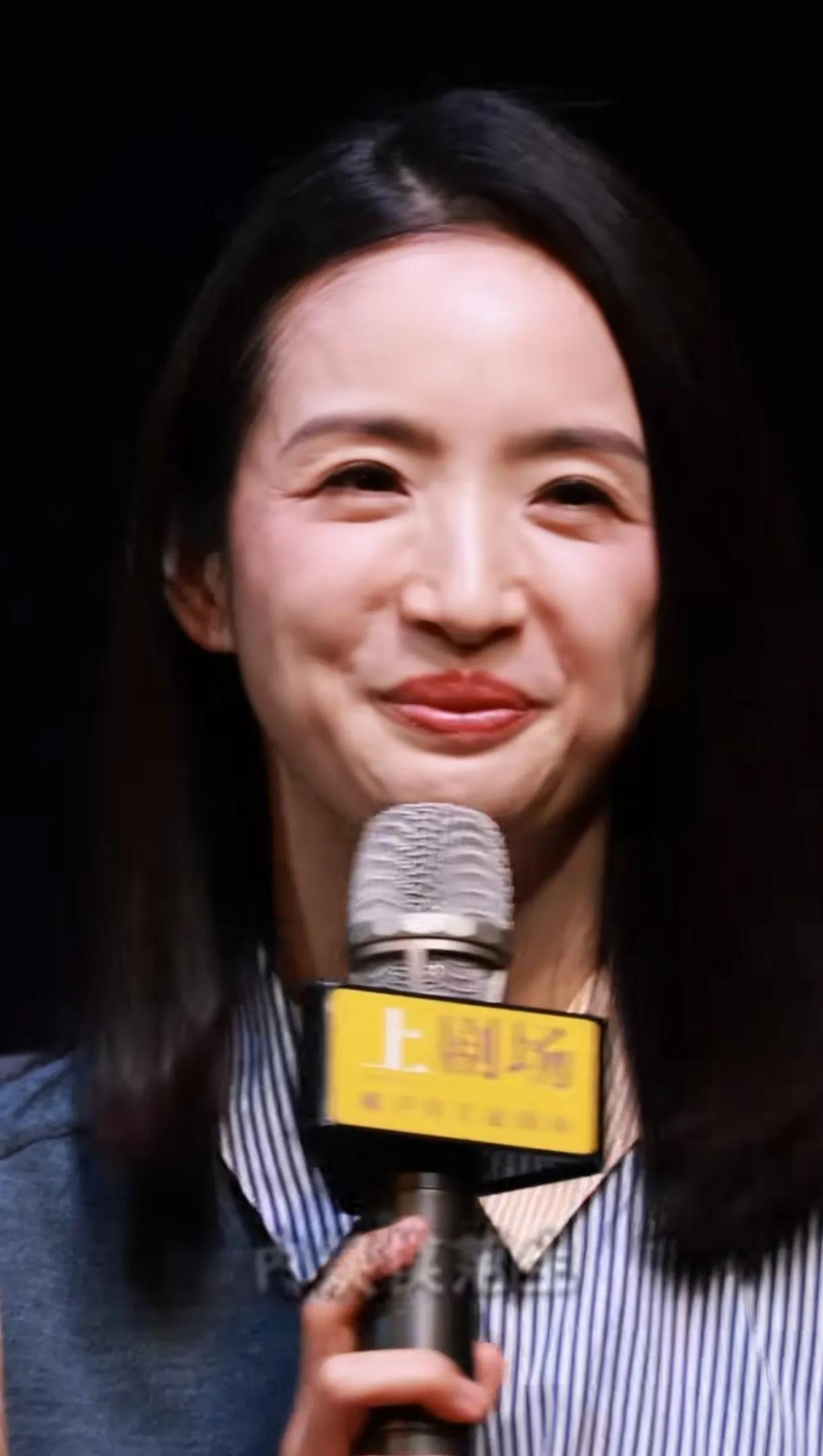 44岁的林依晨衰老的很快，很多湾湾的同龄女星都比她保养的好，还像青春美少女，她却