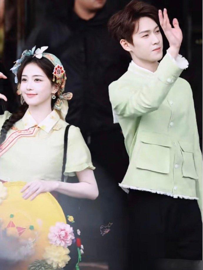 白鹿李昀锐开到荼靡开到荼蘼的剧情 白鹿李昀锐开到荼靡，开到荼蘼的剧情，本来亦舒小