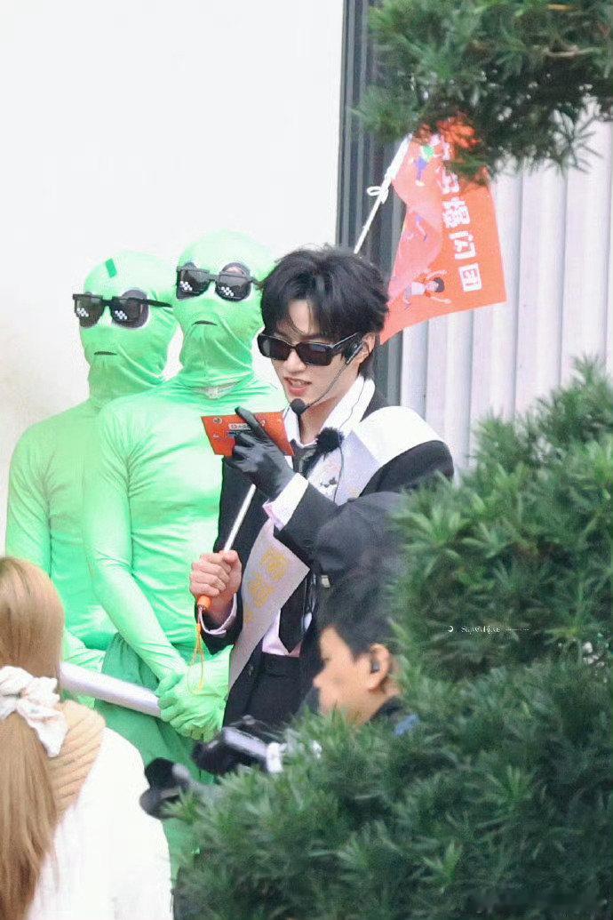 TF四代参与录制宇宙闪烁请注意 西南刘少荣归故里既视感！刘耀文在综艺里站稳脚跟，