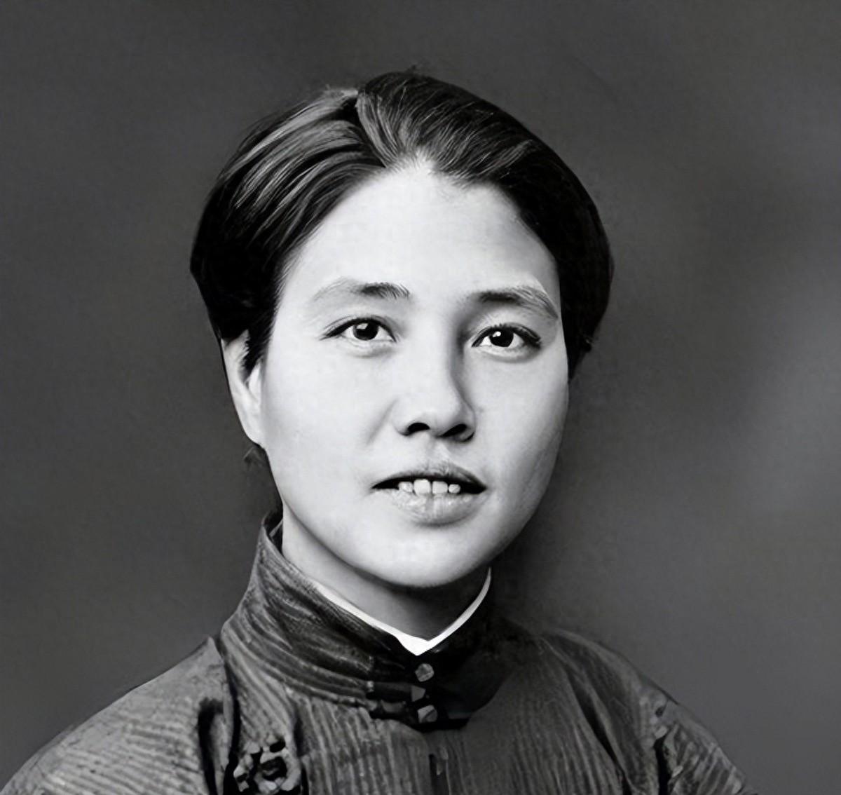 被伟人称为 “老祖母” ，我党唯一女创始人，33 岁血染旗袍，牺牲细节让人泪目。