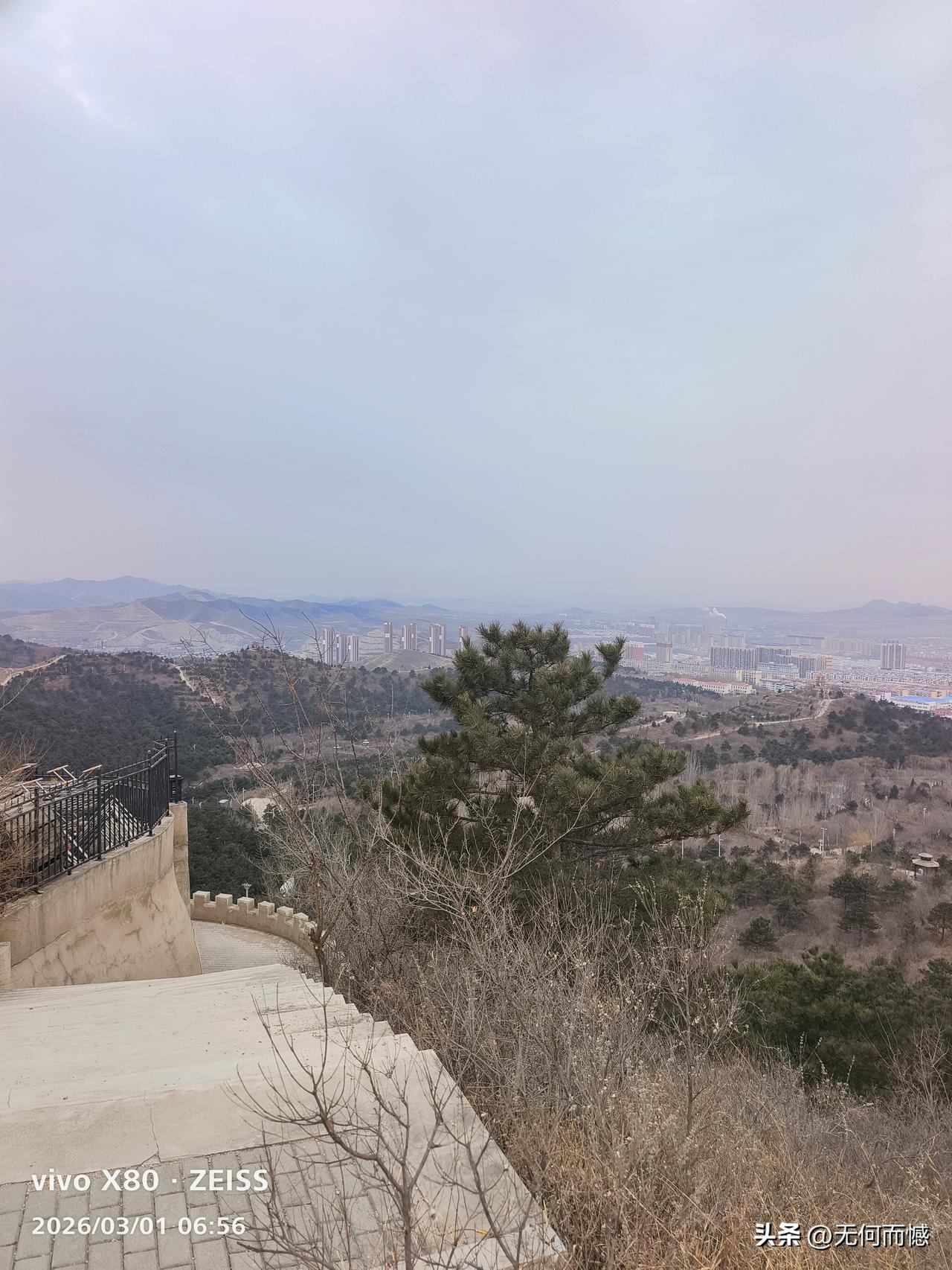 无奈的酒局（2011年5月13日酒后有感而发）

下班铃声响起， 老婆在家淘米，