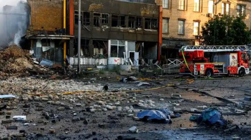 这一次乌克兰真的是挺不住了，他倒在了第4个冬天2026年1月，基辅的街头已经不再