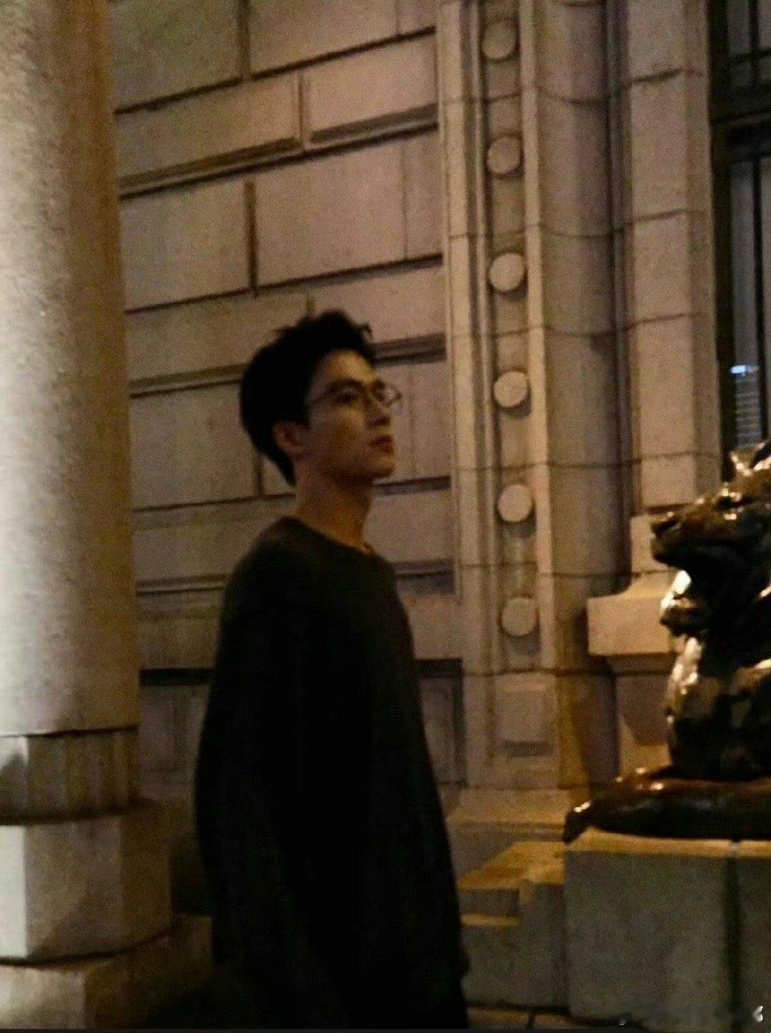 导演快给王星越递本子王星越简直是行走的荷尔蒙！跪求一个酷飒现偶剧本，俺看俺看！ 