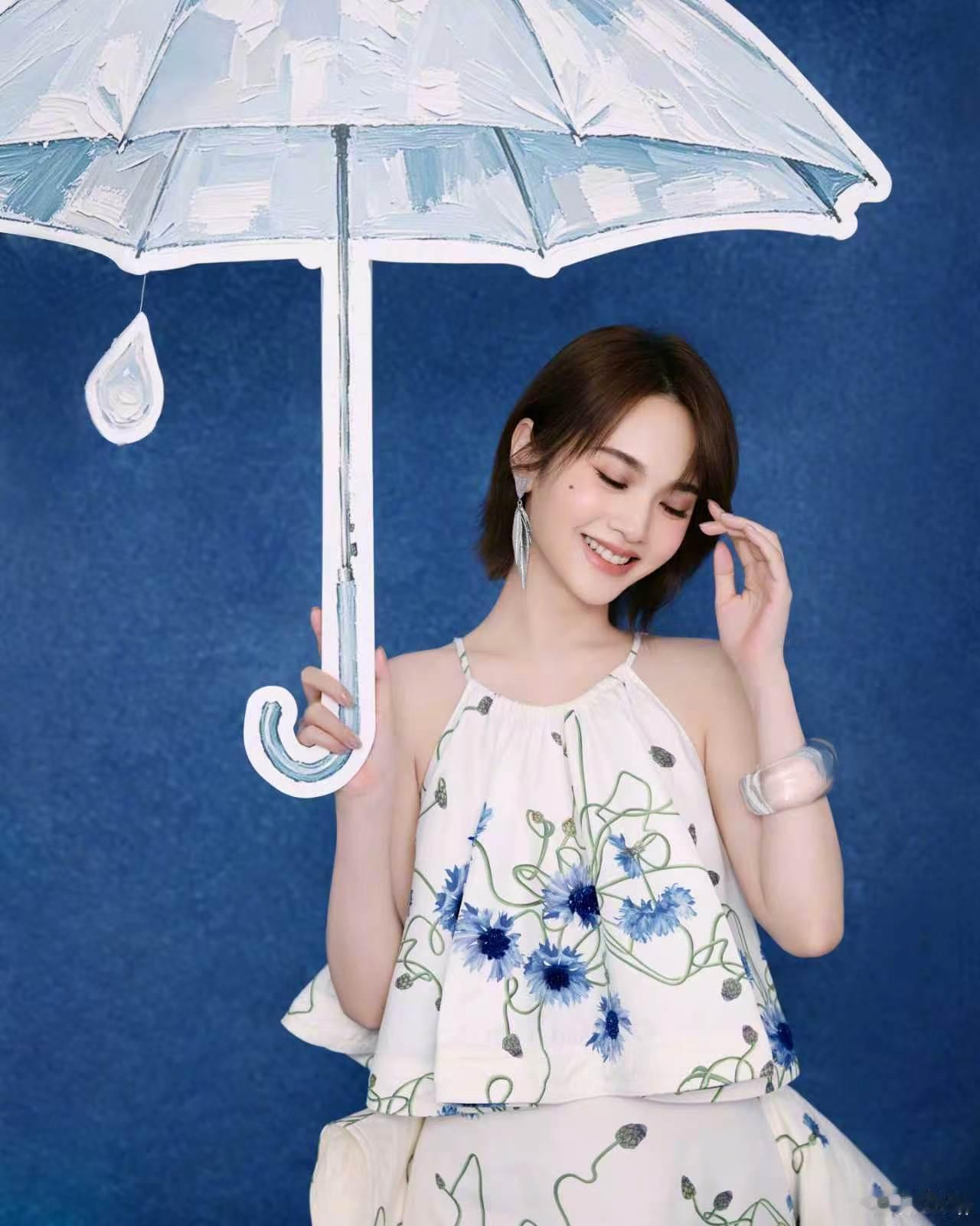 杨丞琳告别天赐的声音杨丞琳回顾整季录制的点滴时光，在这里挣脱固化的演绎模式，以松