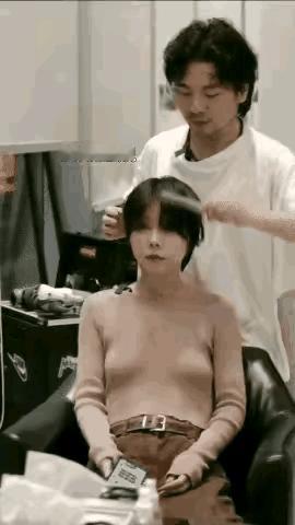 现在的女生都这么豪放吗[捂脸]
