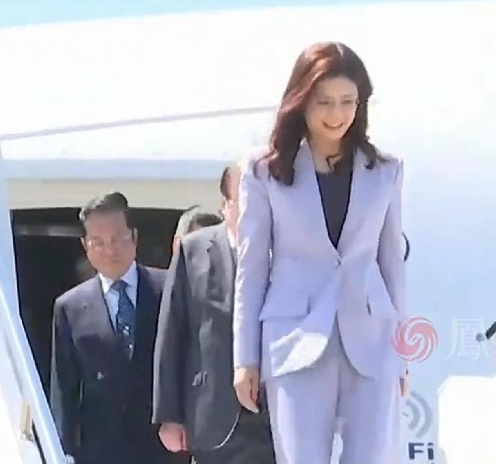 和平不是底线，一个中国才是底线，只要承认自己是中国人的台湾同胞回来了，我们都欢迎