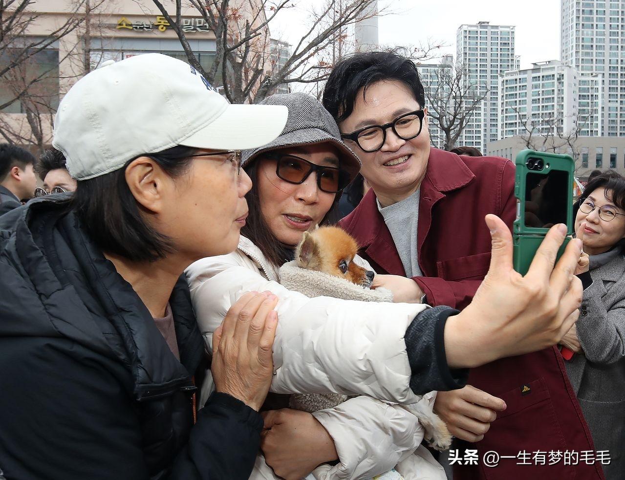 3月1日，韩国国民力量前党首韩东勋对是否参选6月3日地方选举及补缺选举始终避而不