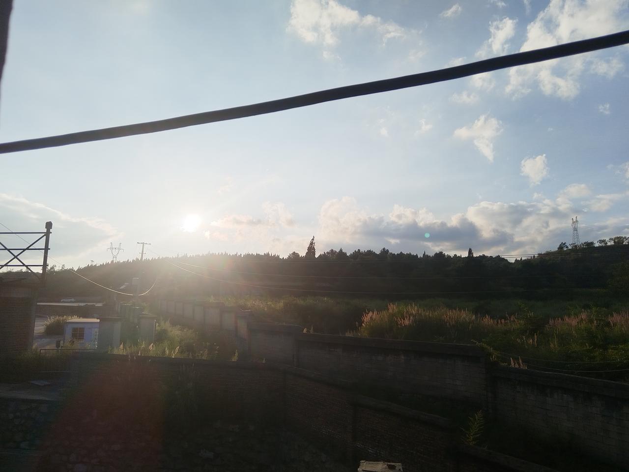 大山里的夕阳