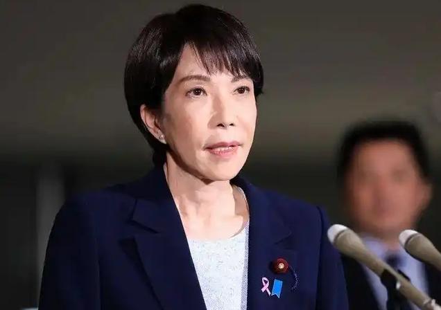 8月15日靖国神社参拜人流爆满！大批日本民众清晨排队等候，开门后争相涌入，高市早