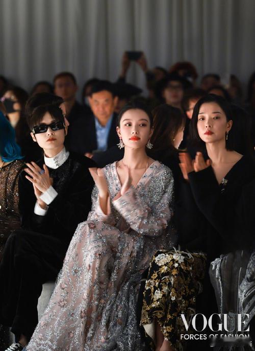 李宇春倪妮时隔十一年再度合体李宇春倪妮二搭旅行综艺 十一年时光赴约，春妮新疆旷野