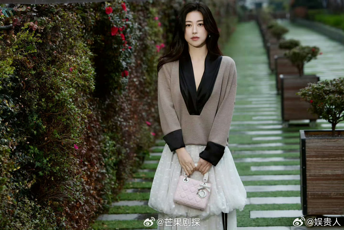 朱珠塞纳河裸光妆金赫龙给朱珠画的塞纳河裸光妆金赫龙给朱珠化的这个妆容太适合她了吧