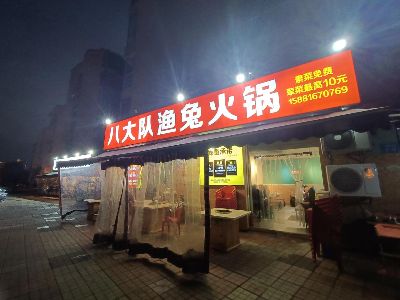 一条百余米的海棕路居然有这么多家餐馆！富乐大桥穿过三汇绿岛，跨过芙蓉溪便是海棕路