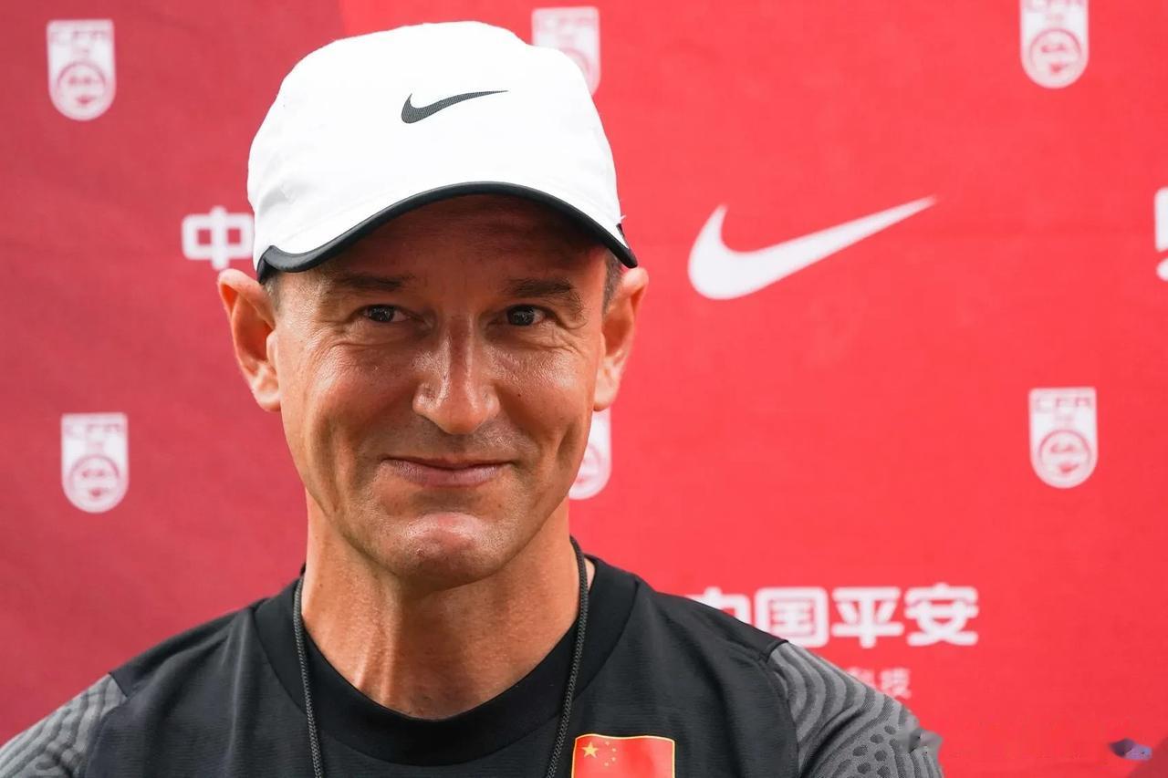 上海海港1-2北京国安，颜骏凌超级失误，三问国足主帅扬科维奇——

1，这就是你