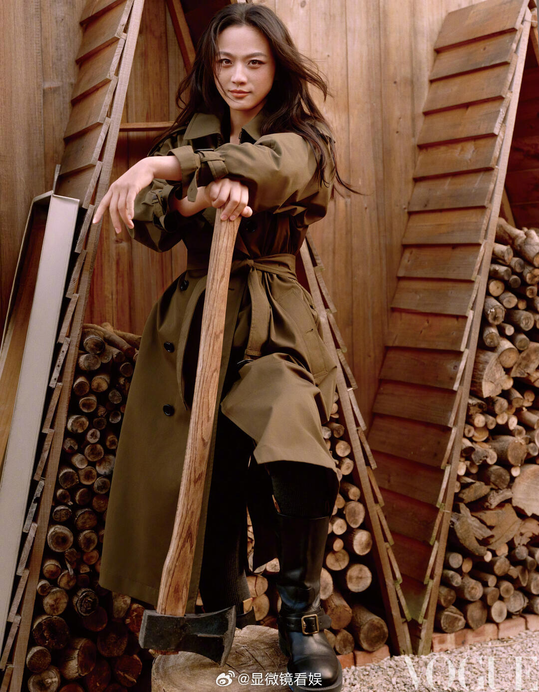 汤唯VOGUE封面 女明星和她的菜园汤唯封面是在菜园里拍的 时尚大片混搭田园菜地