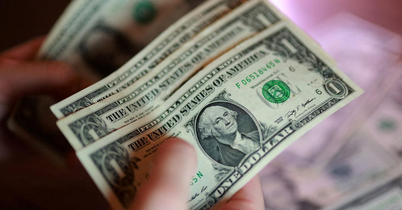 [To learn English]
The U.S. dollar held 