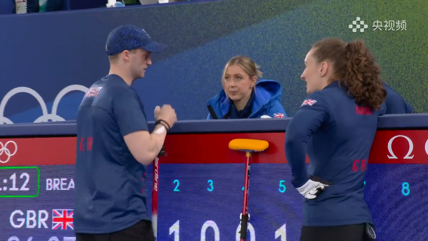 【奥运铜牌赛】英国第五局最后一投选择放壶，认了一分，他们认为任何尝试对场上形势和