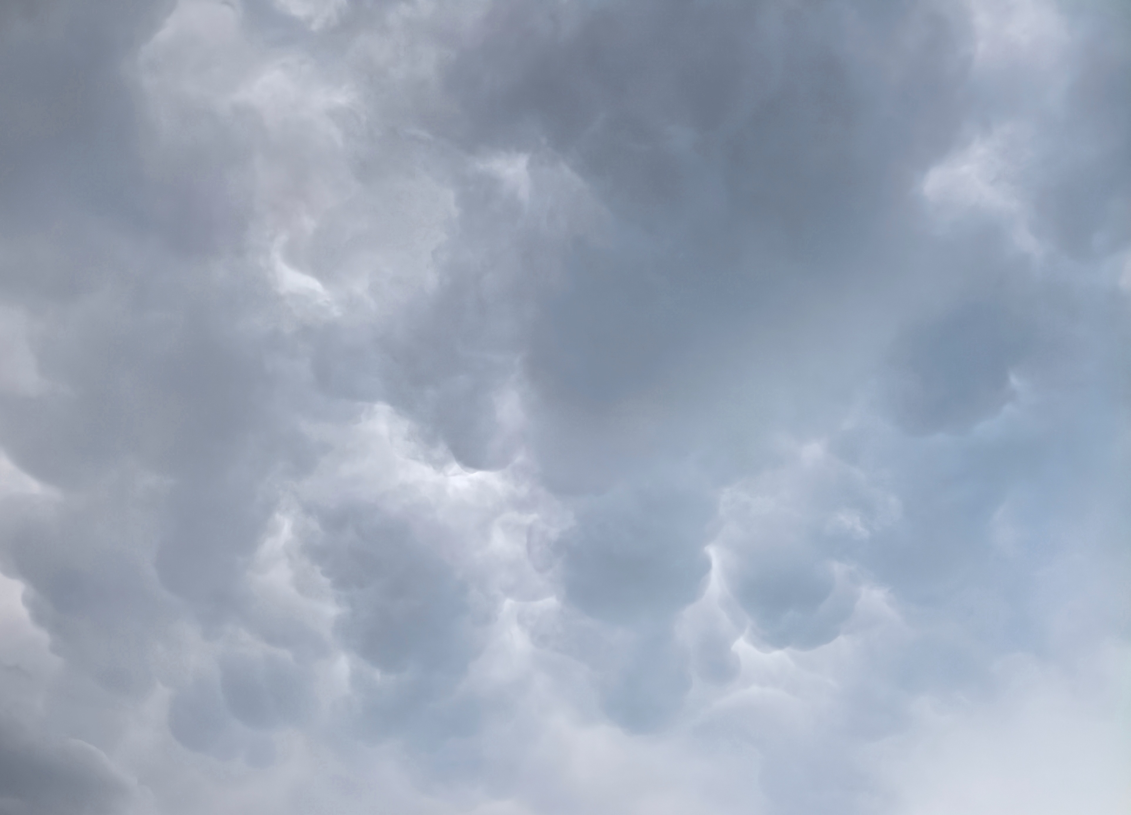 北京暴雨北京乳状云 高空长风坠落云霄，以夏息升腾惊雷。在东移南下的高空冷涡（图3