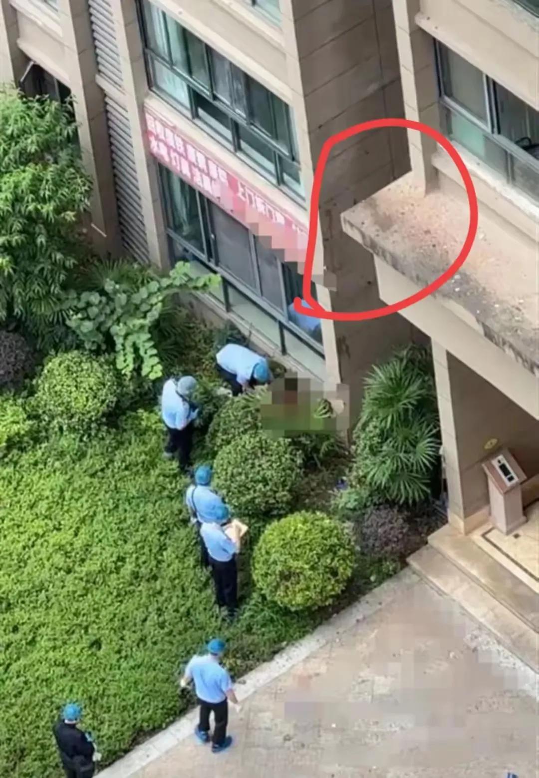 太可悲了，两条鲜活的生命眨眼间灰飞烟灭。

重庆33岁的刘某和妻子因家庭琐事发生