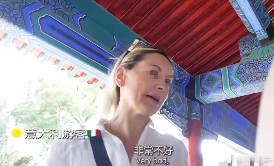 西方人的脑回路真清奇！意大利女游客安娜对中国强烈不满，理由是在中国没有人和她说英