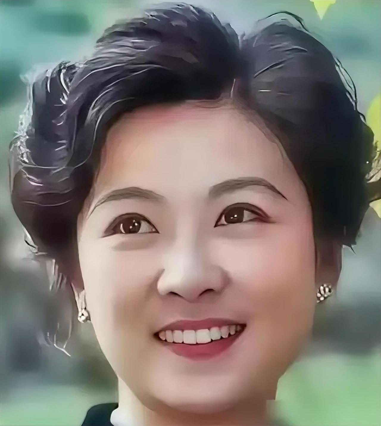 [震惊][震惊][震惊]
丈夫刚刚离世，76岁的王馥荔强忍悲伤，没有掉一滴眼泪，