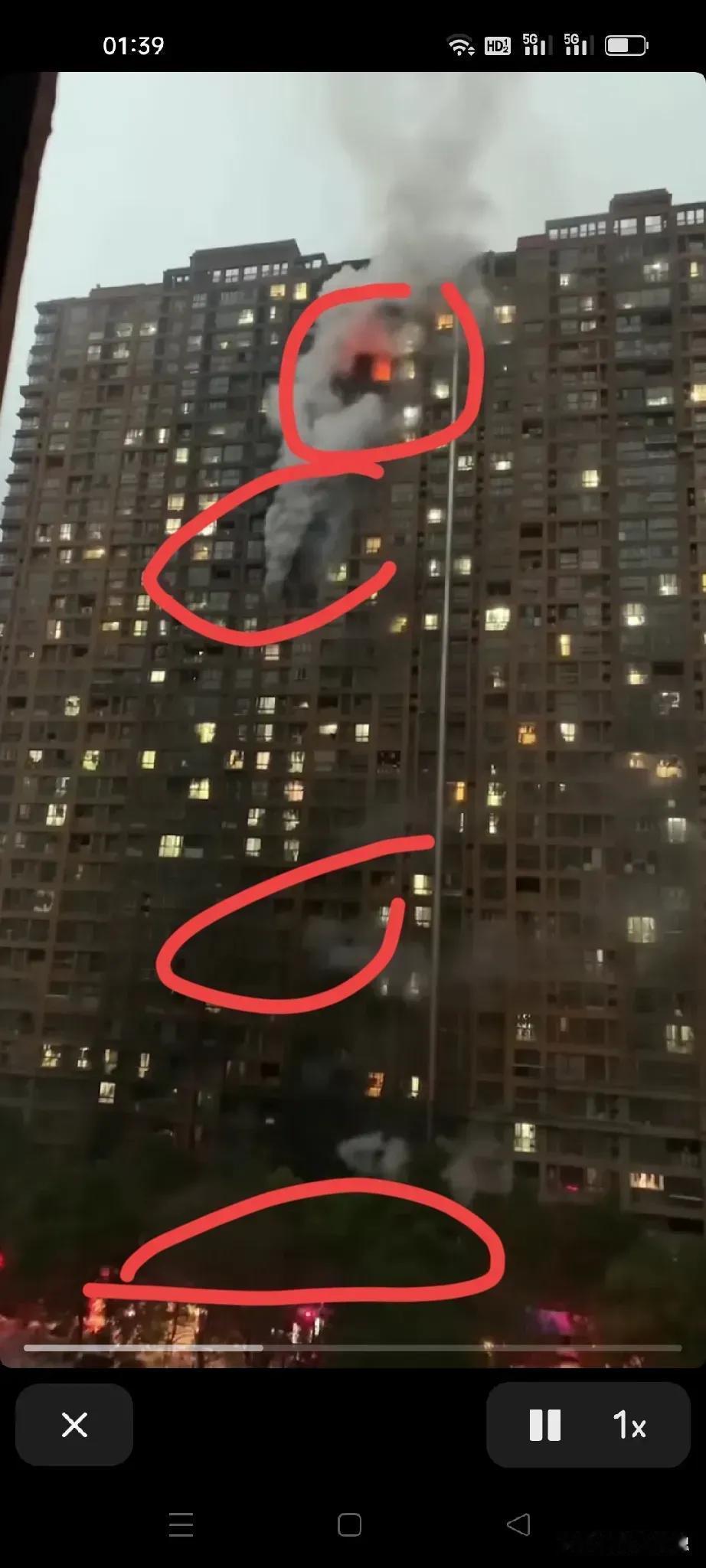 【南京火灾的启迪】
一场大火造成15人死亡，44人受伤，专家给出分析原因：
凌晨