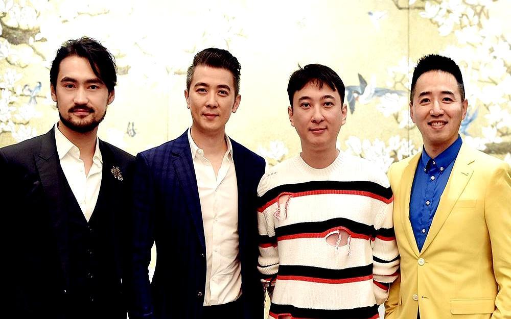 2015年后台，仨人合影。
 
袁弘、保剑锋刚靠《步步惊心》翻红，脸上写着“再拼