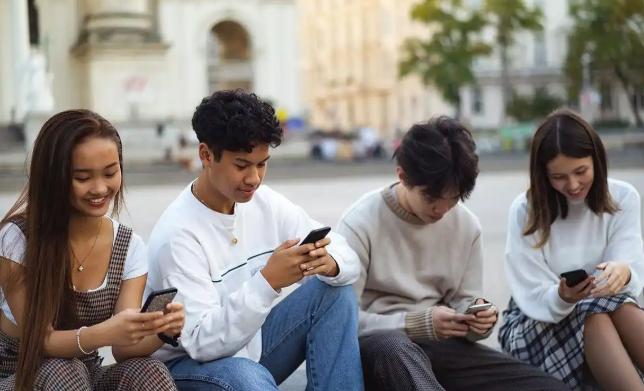 曾有一位美国华人表示，他以前觉得美国要完蛋了，但是在中国待了两周之后回到美国，发